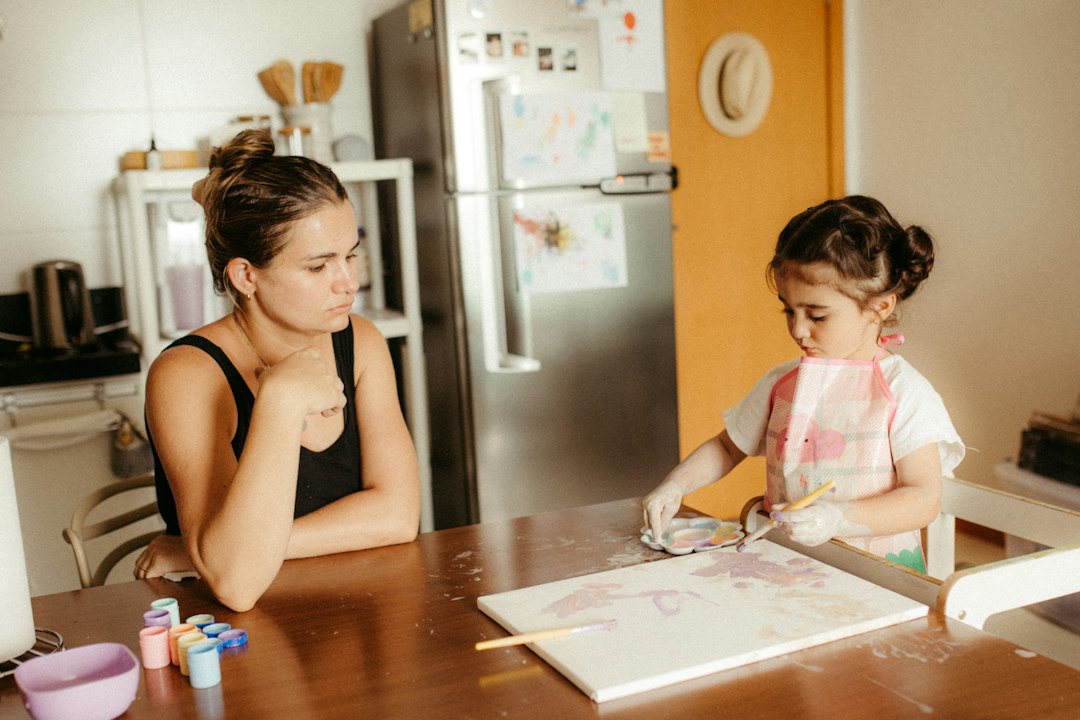 20 Screen-Free Activities Kids Can Do While You Make Dinner