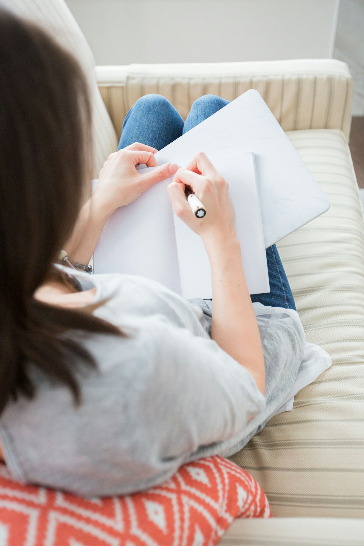 5 Weeks Pregnant: Early Symptoms, Baby Development and Your Checklist